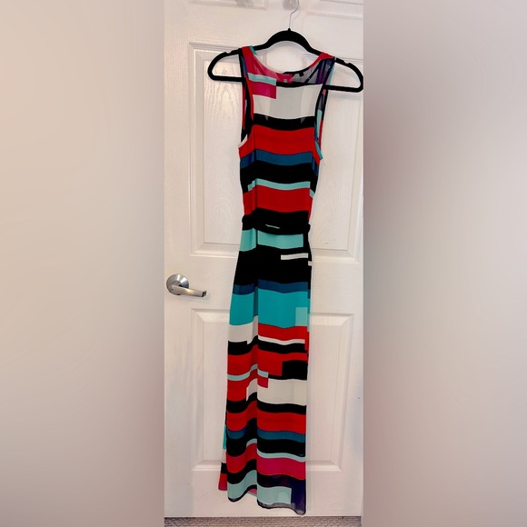 Guess Alex Sleeveless Maxi Dress with slit and sash belt. Size small - Picture 3 of 5